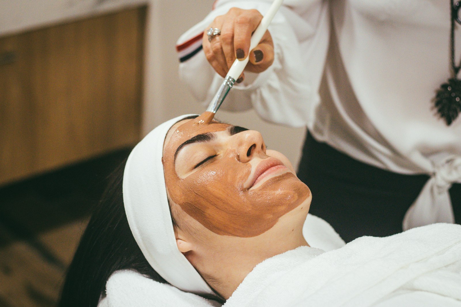 Tratamiento facial profesional en Bella Clinic